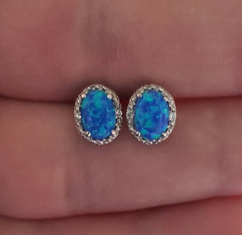 14Kt Gold Blauer Opal Ohrringe, Diamant Ohrstecker, Oval Oktober Geburtsstein Ohrringe von ElizabethJewelryInc