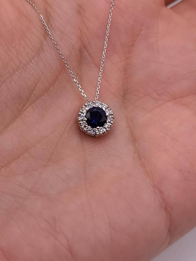 14Kt Gold Blauer Saphir Halskette, Halo September Birthstone Halskette von ElizabethJewelryInc