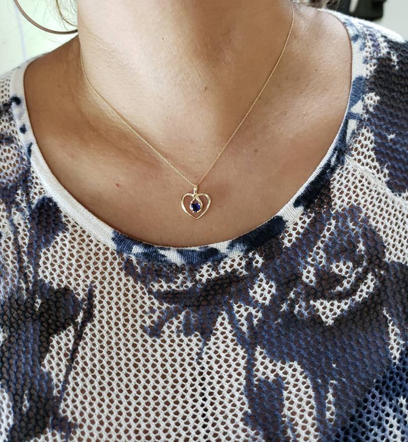 14Kt Gold Blauer Saphir Halskette, Herz Anhänger, September Geburtsstein Halskette von ElizabethJewelryInc