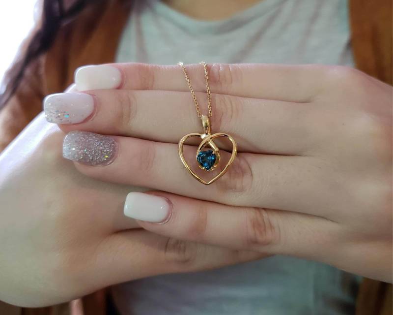 14Kt Gold London Blautopas Halskette, Topas Herz Anhänger, November Birthstone Halskette von ElizabethJewelryInc