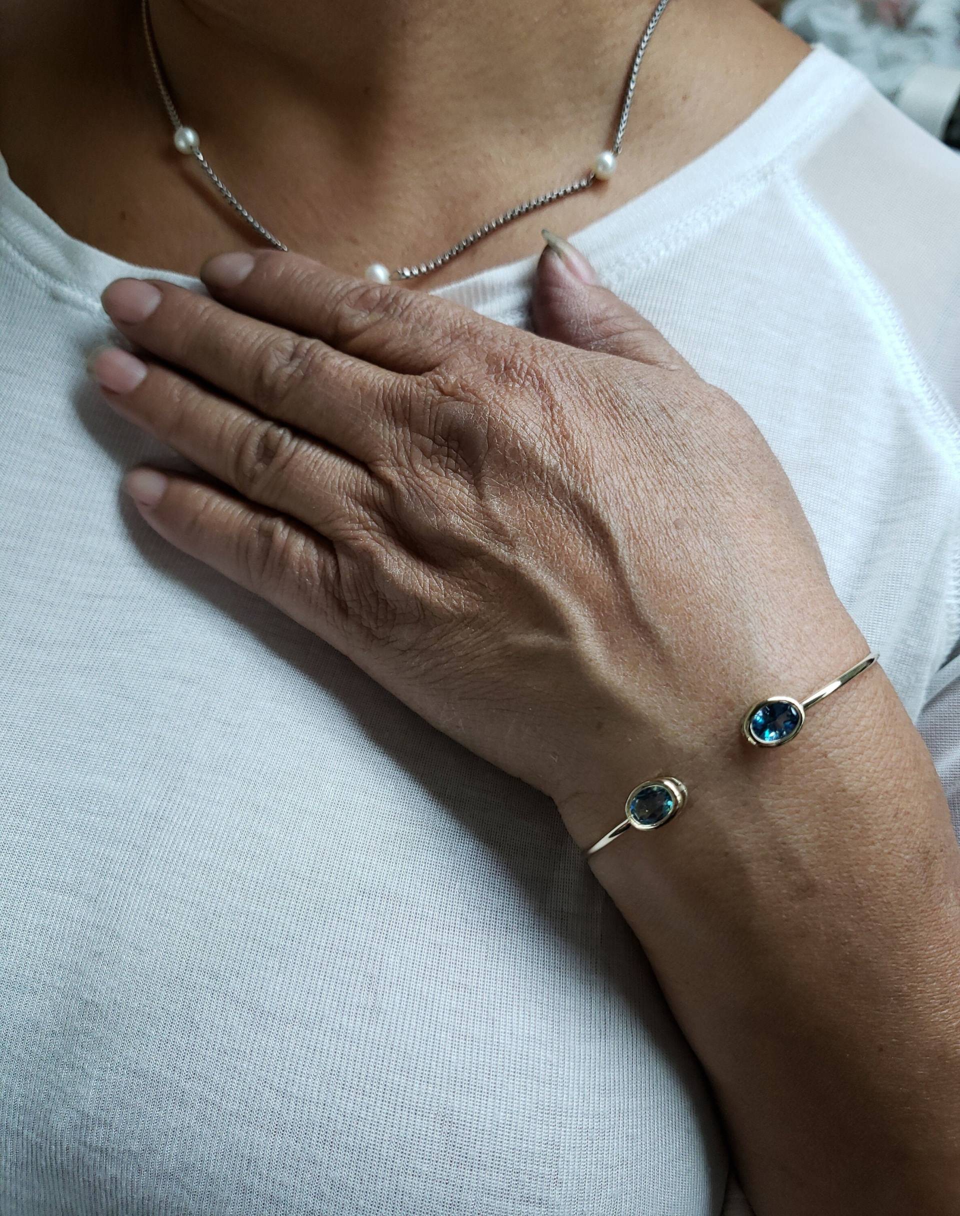 14Kt Gold London Blautopas Oval Lünette Armreif Armband Brautjungfer Brautschmuck von ElizabethJewelryInc