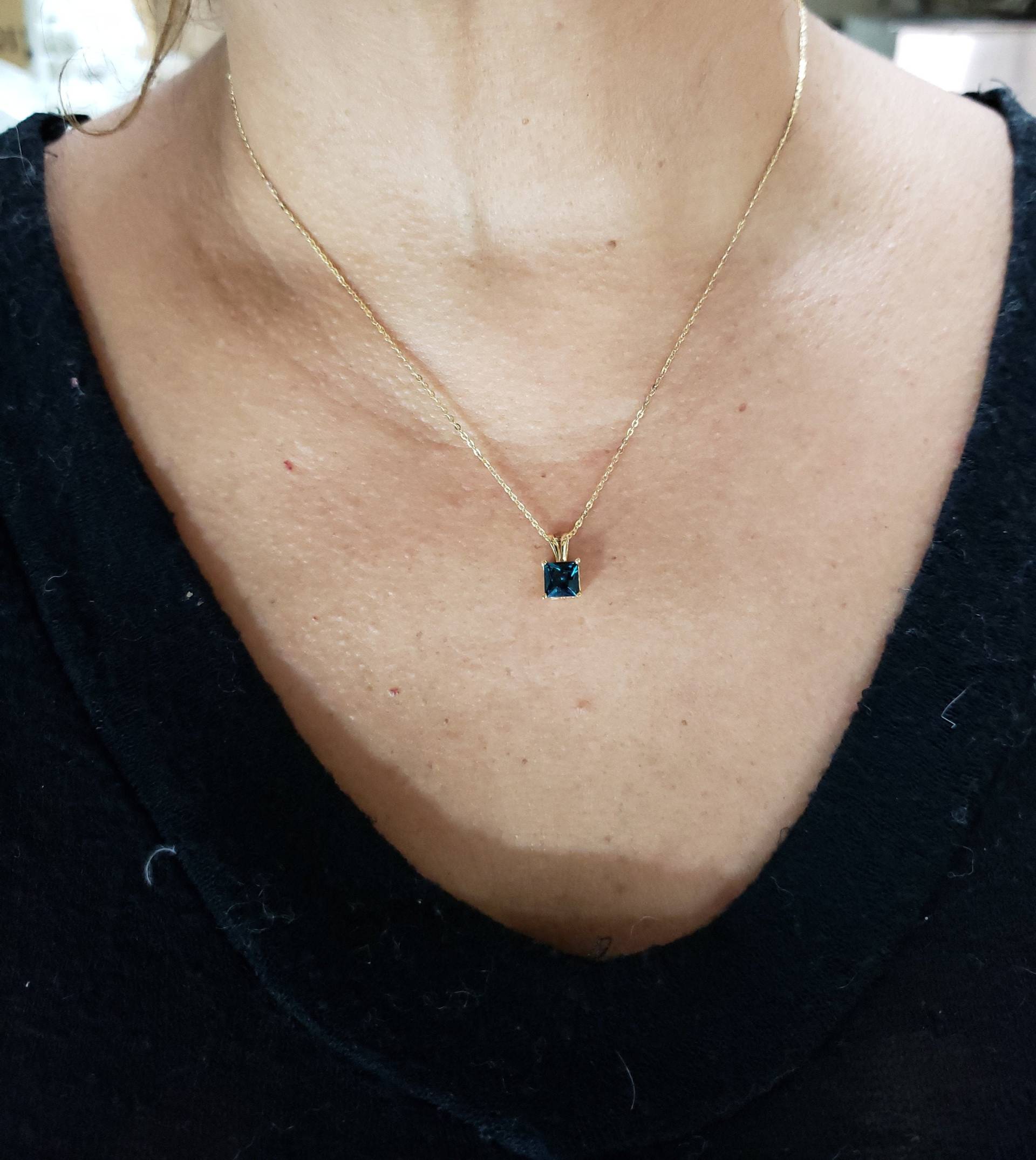 14Kt Gold London Blautopas Princess Cut Anhänger Halskette von ElizabethJewelryInc