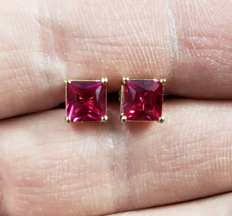 14Kt Gold Rubin Princess Cut Ohrstecker Ohrringe Zierliches Geschenk, Juli Birthstone von ElizabethJewelryInc
