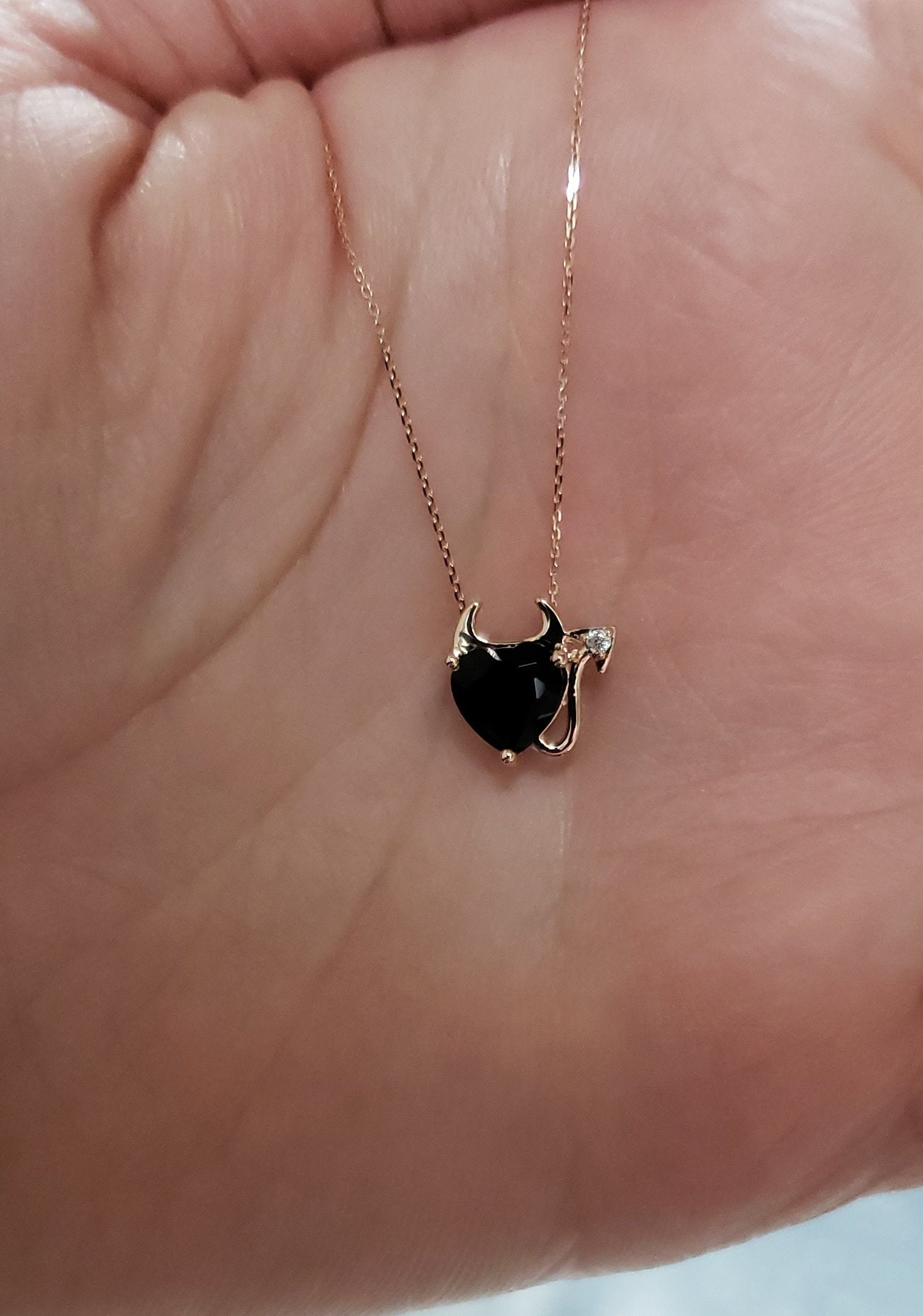 14Kt Gold Schwarz Onyx Halskette, Natürlicher Diamant Anhänger, Herz Teufel Birthstone Geschenke in Letzter Minute von ElizabethJewelryInc