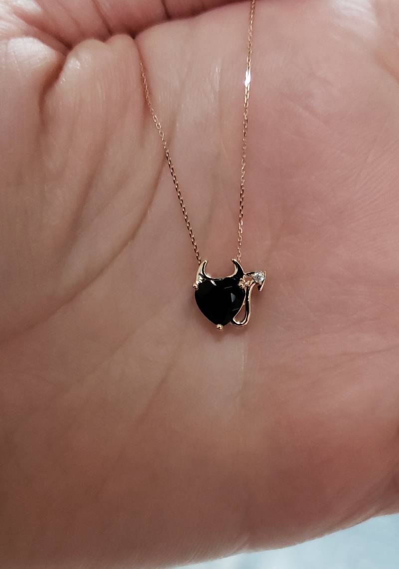 14Kt Gold Schwarz Onyx Halskette, Natürlicher Diamant Anhänger, Herz Teufel Birthstone Geschenke in Letzter Minute von ElizabethJewelryInc