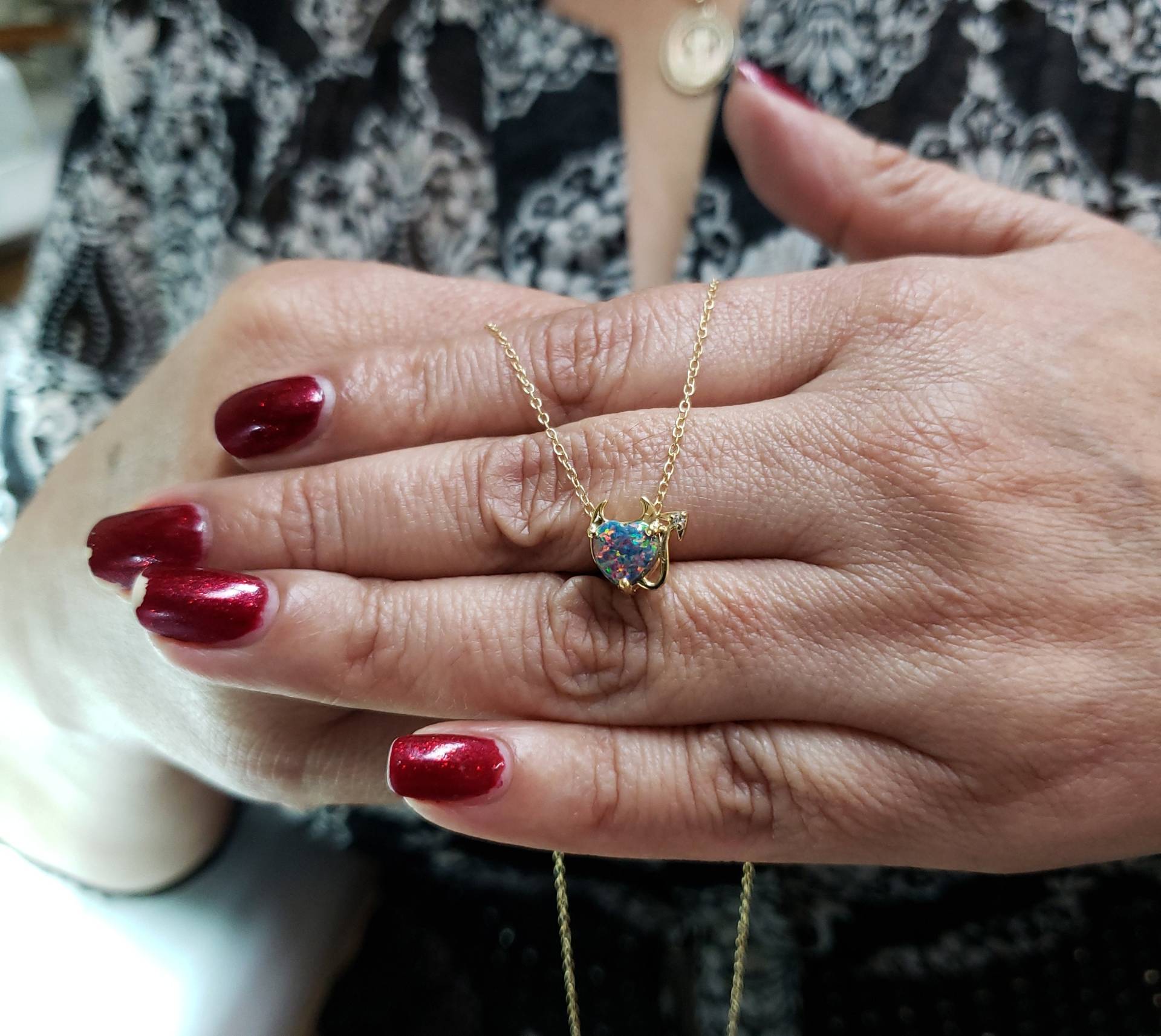 14Kt Gold Schwarz Opal Halskette, Diamant Anhänger, Herz Teufel Oktober Birthstone Halskette von ElizabethJewelryInc