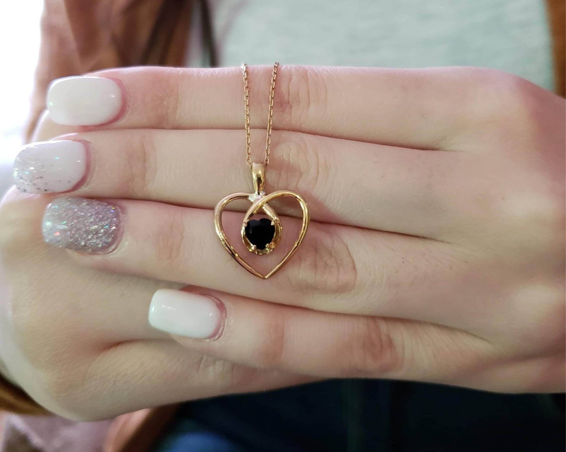 14Kt Gold Schwarzer Onyx Halskette, Natürlicher Herz Anhänger von ElizabethJewelryInc