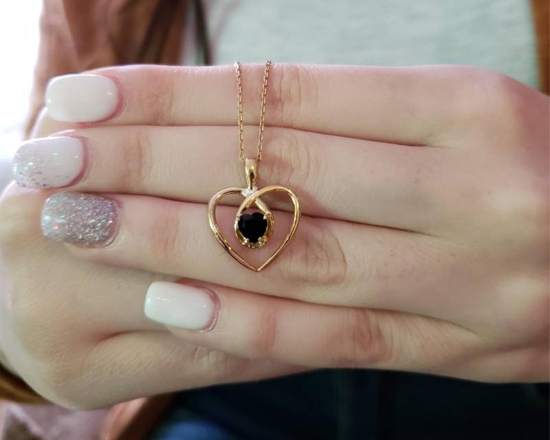 14Kt Gold Schwarzer Onyx Halskette, Natürlicher Herz Anhänger von ElizabethJewelryInc