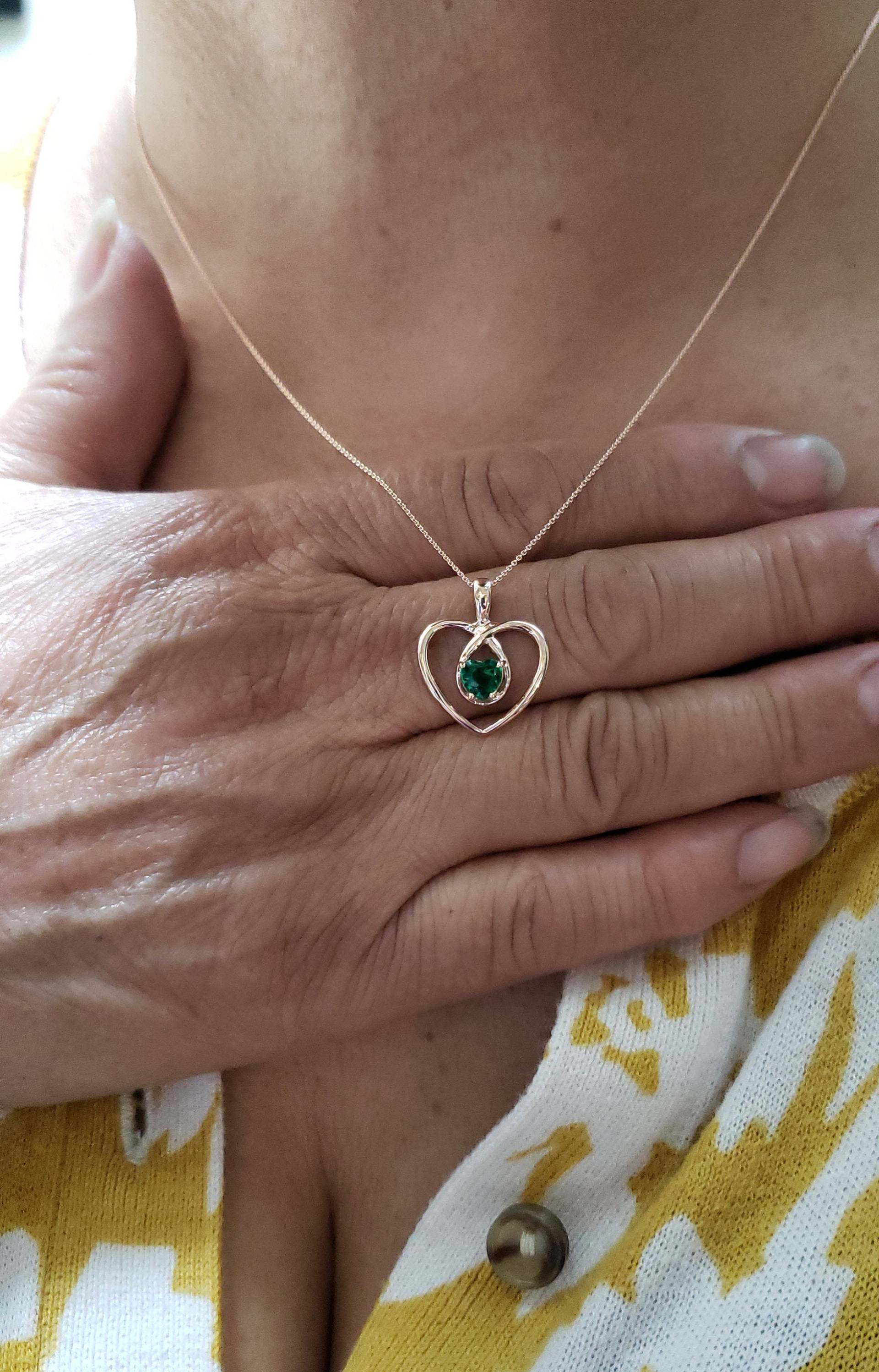 14Kt Gold Smaragd Halskette, Anhänger, Herz Doppelherz Mai Birthstone Halskette von ElizabethJewelryInc