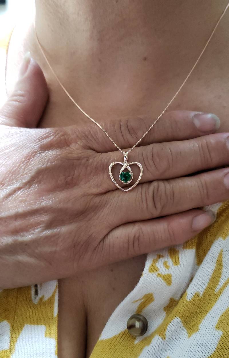 14Kt Gold Smaragd Halskette, Anhänger, Herz Doppelherz Mai Birthstone Halskette von ElizabethJewelryInc