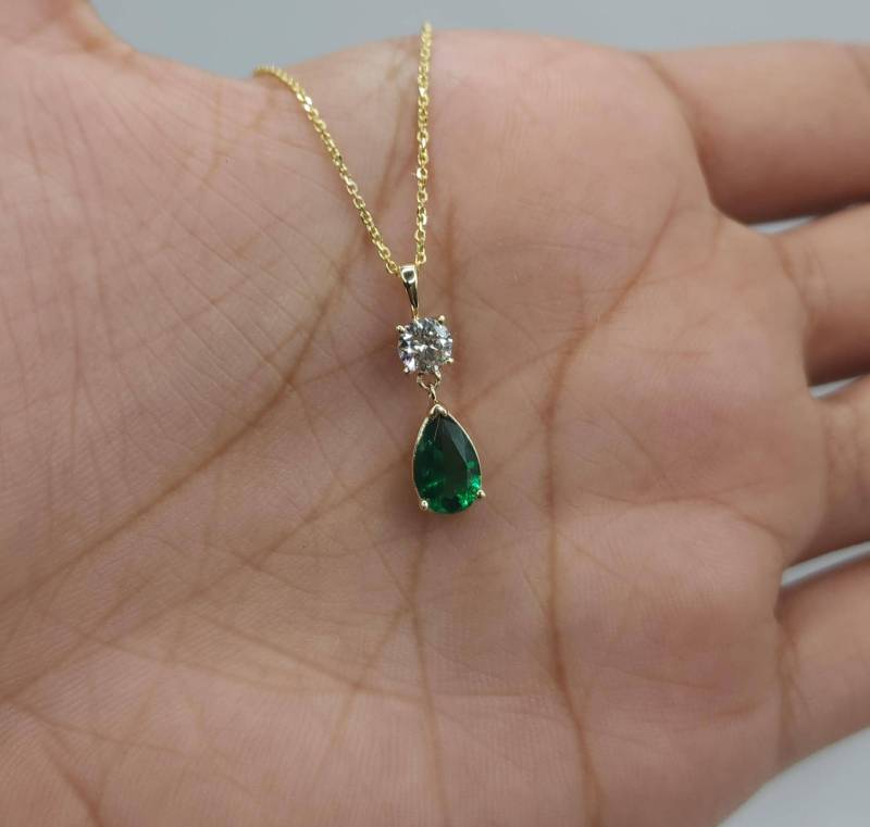 14Kt Gold Smaragd Halskette, Teardrop Labor Gewachsener Diamant Anhänger, Mai Birthstone Goldkette von ElizabethJewelryInc
