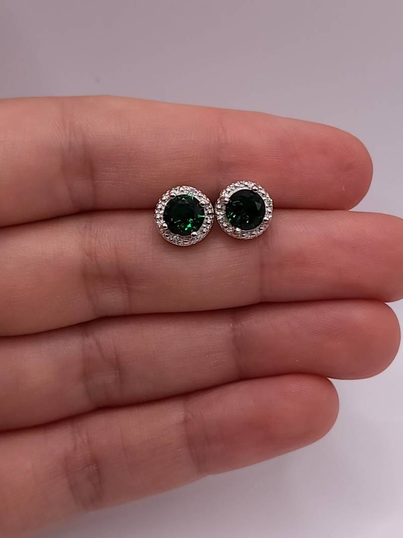 14Kt Gold Smaragd Ohrringe, Diamant Ohrstecker, Mai Birthstone Ohrringe von ElizabethJewelryInc