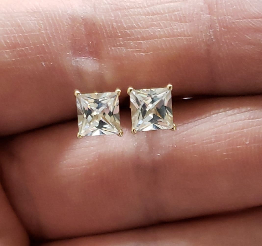 14Kt Gold Weißer Saphir Ohrringe, Ohrstecker, Prinzessin Quadrat September Birthstone Ohrringe von ElizabethJewelryInc