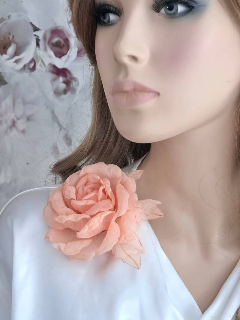 Brosche Blume Ansteckblume Rose Apricot Hellorange Hochzeit Kleid Kleidschmuck Ballkleid Blumenbrosche Anstecker Brosche Blume Ansteckblume Rose Apricot Hellorange Hochzeit Kleid Kleidschmuck Ballkleid Blumenbrosche Anstecker von Elizabethmode