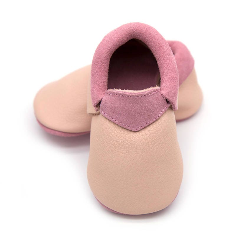 Rosa Leder Baby Mokassins, Weiche Sohle Krippe Schuhe von ElkKidsBoutique