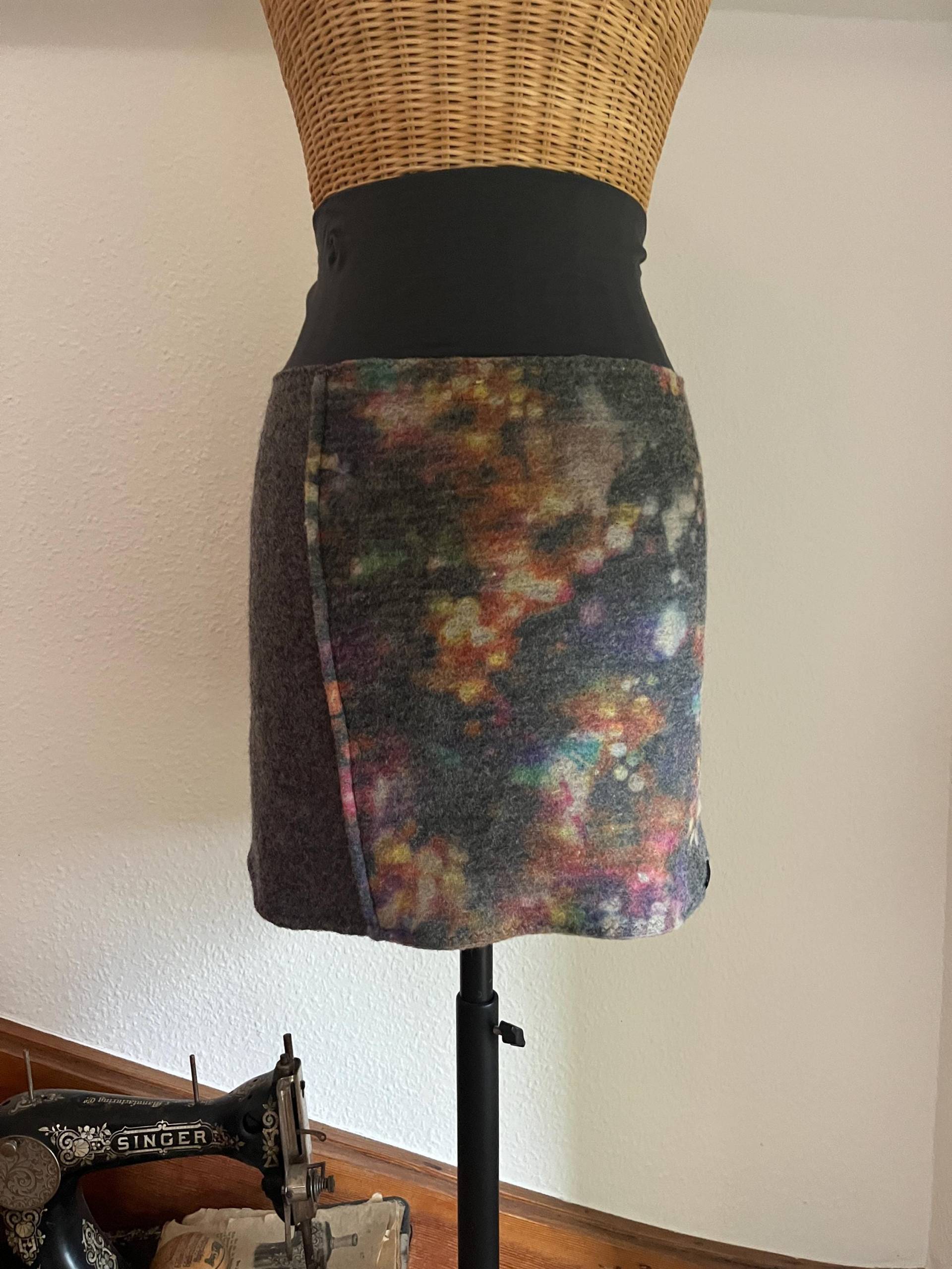 Wollrock-Walkrock Blume Grau von ElkeBettinDesign