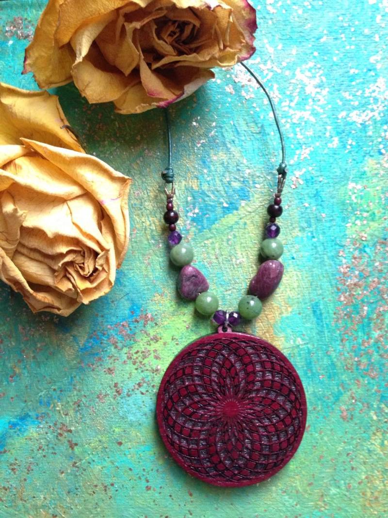 Mandala Und Edelstein Halskette Mandala Und Edelstein Halskette von Elkemi