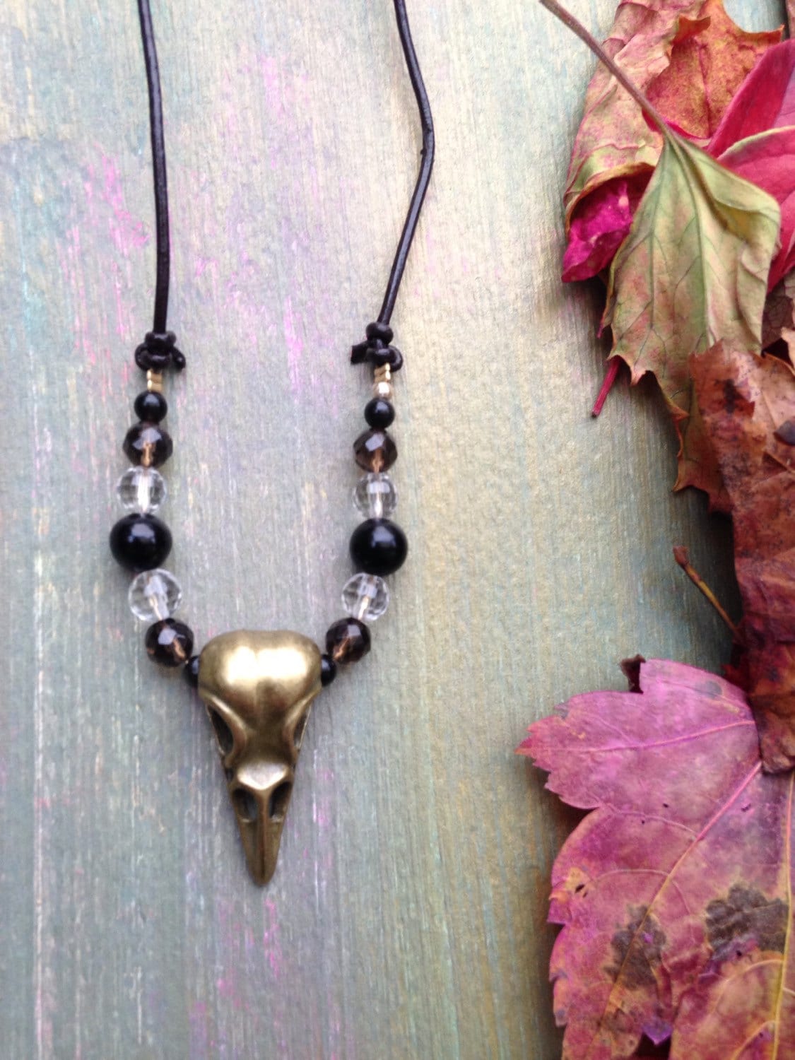 Schwarz Und Weiß-Edelsteine-Amd Bird Skull Necklace Schwarz Und Weiß-Edelsteine-Amd Bird Skull Necklace von Elkemi