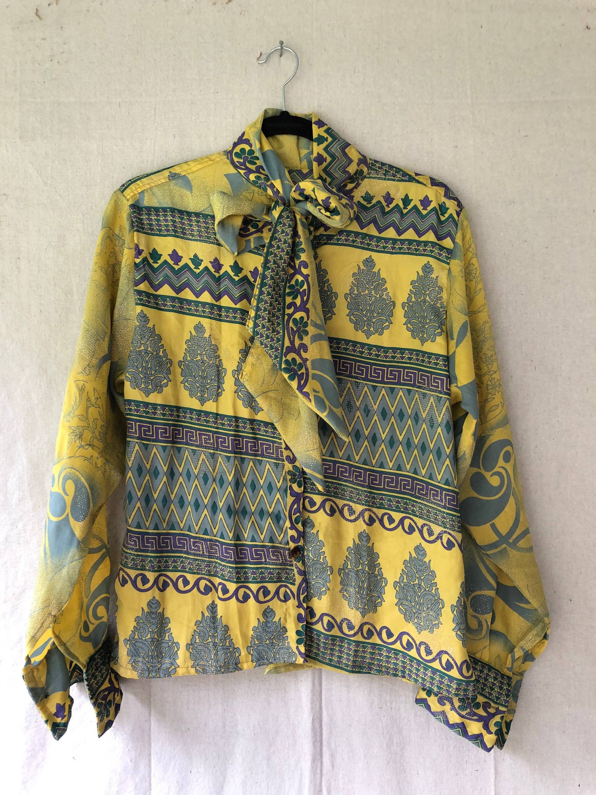Seidenschal Shirt - Button Down Retro Kleid Mit Entzückenden Ausschnitt Upcycled Sari Seide One Of A Kind Best Fits Xs Med von Elkemi