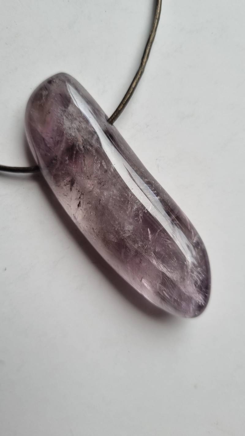 Amethyst-Riese Mit Lederband, Groß Und Wunderschön von ElkesEdelsteinstube