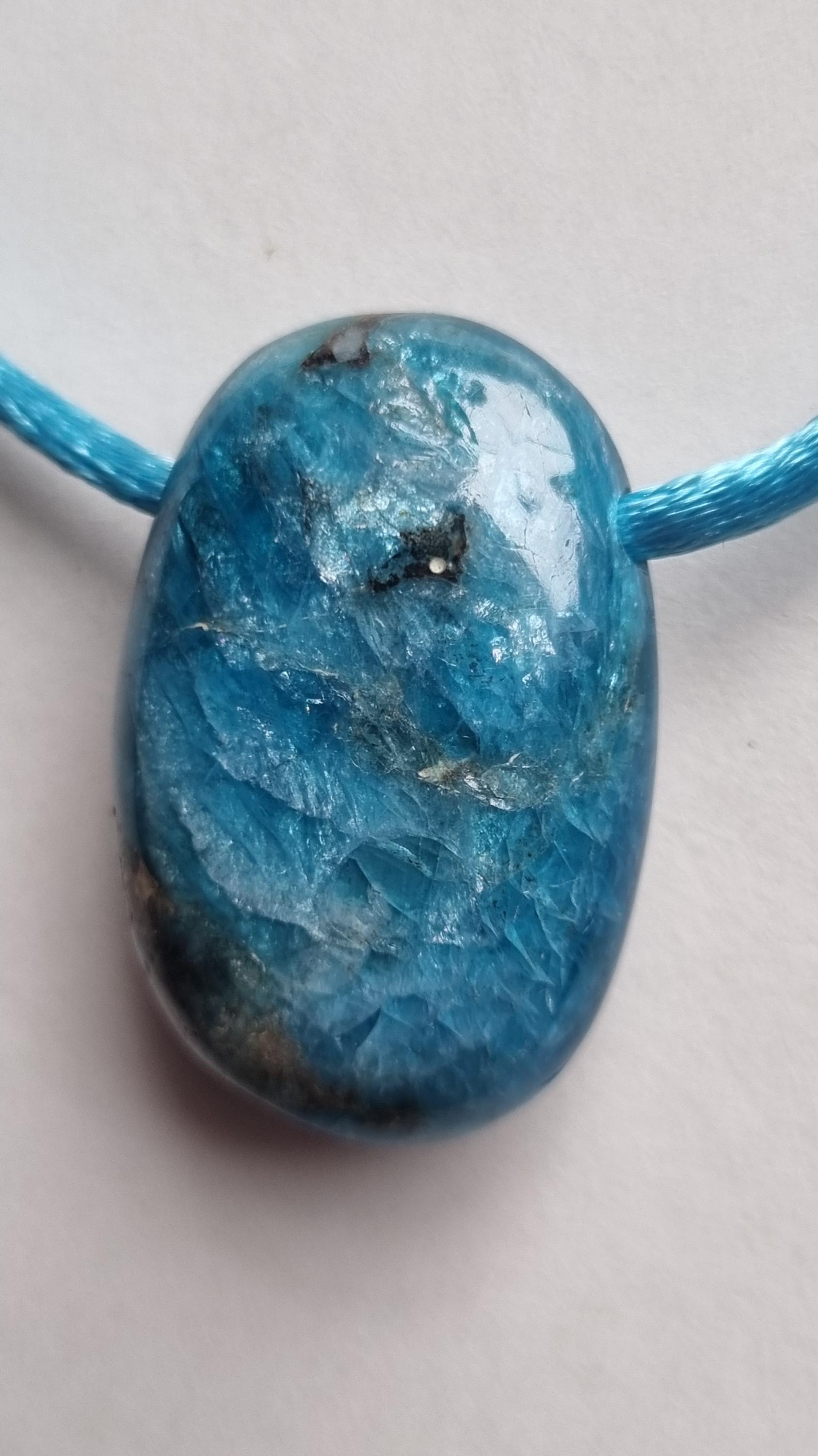 Apatit Mit Seidenkordel von ElkesEdelsteinstube