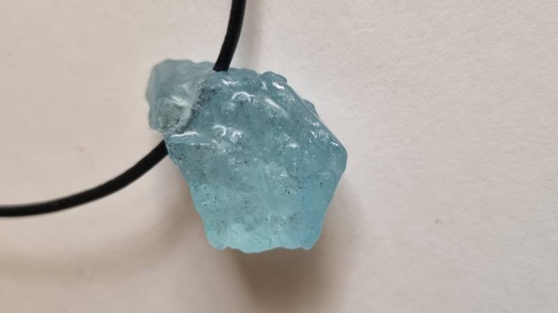 Aquamarin-Kristall Anhänger Mit Lederband von ElkesEdelsteinstube