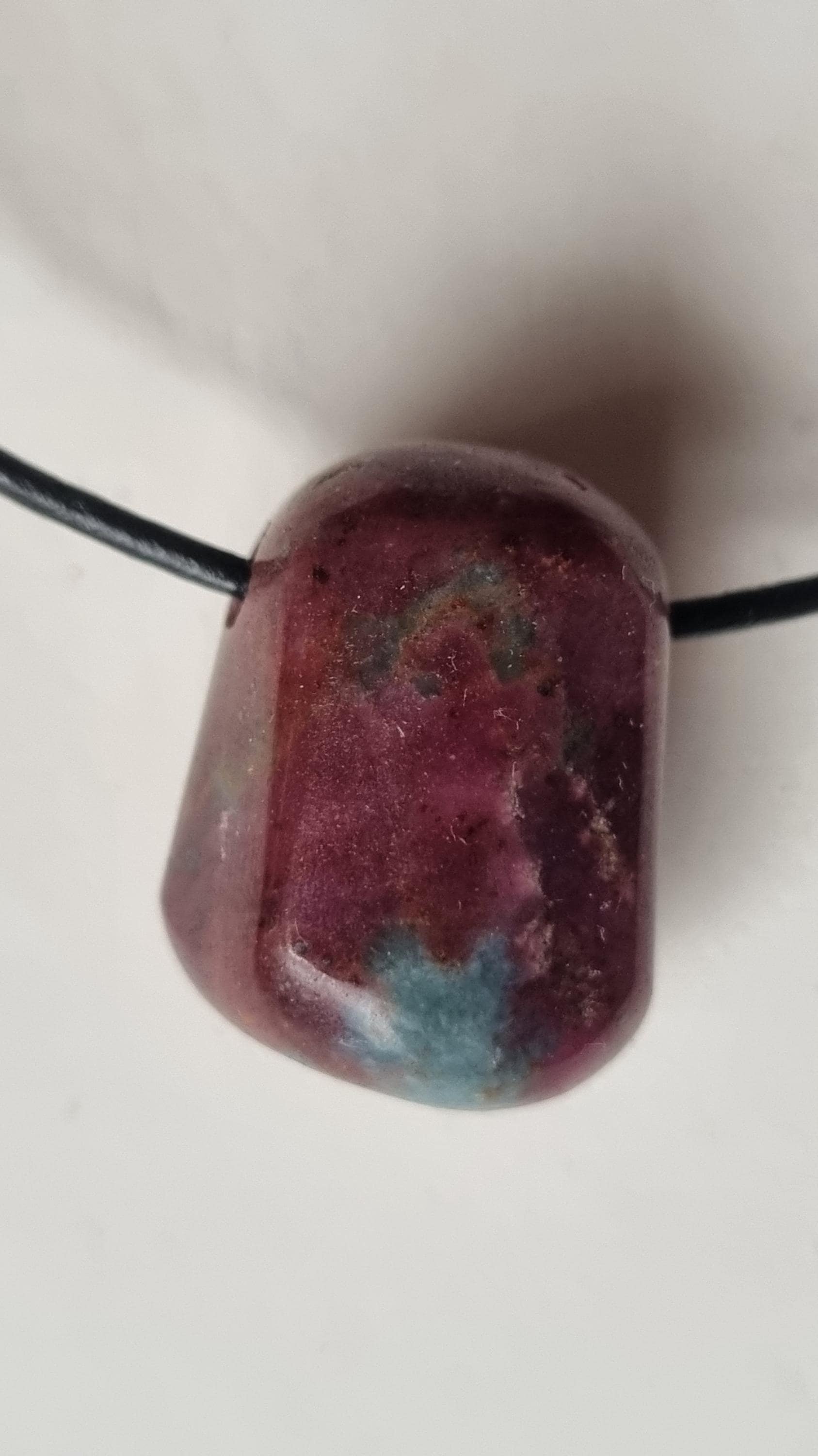 Außergewöhnlich Und Wunderschön, Rubin-Anhänger | Mit Etwas Blauem Turmalin Lederband von ElkesEdelsteinstube