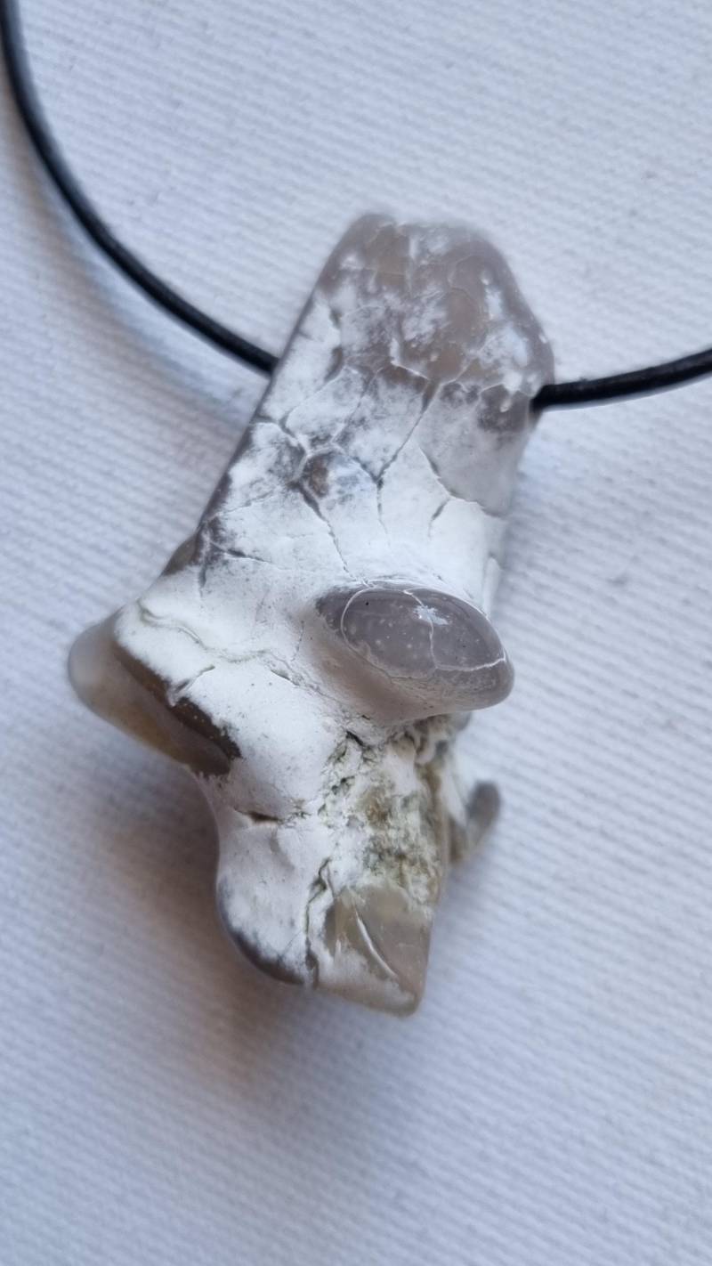 Außergewöhnlich Und Wunderschön, Schlangenachat Mit Lederband von ElkesEdelsteinstube