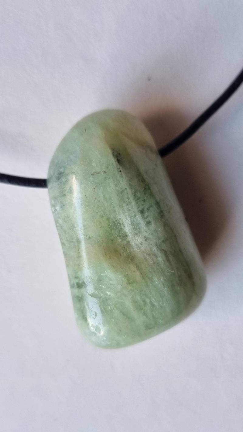 Beryll | Grüner Aquamarin Mit Lederband Beryll | Grüner Aquamarin Mit Lederband von ElkesEdelsteinstube