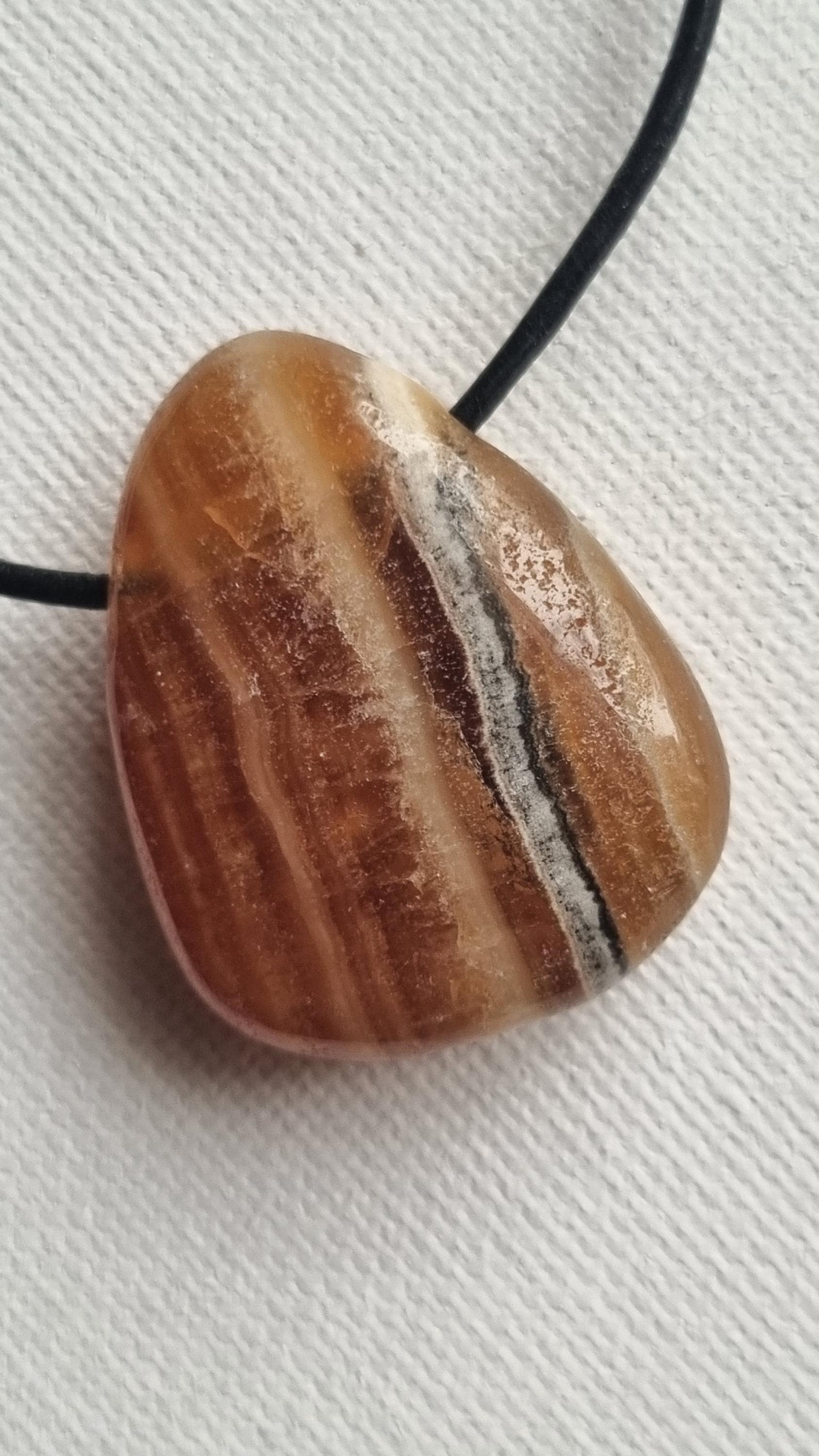 Brauner Calcit, Gebändert | Argentinien Mit Lederband von ElkesEdelsteinstube