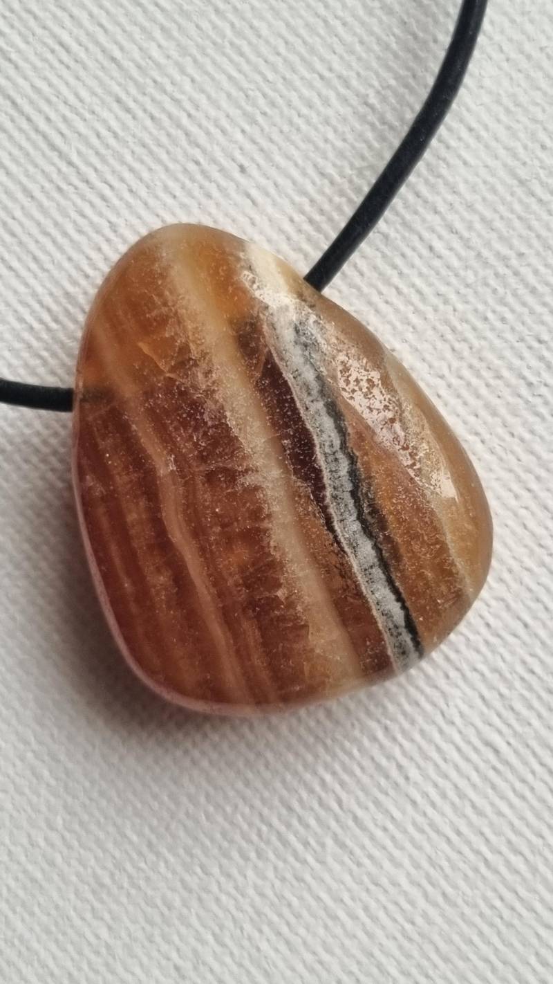 Brauner Calcit, Gebändert | Argentinien Mit Lederband von ElkesEdelsteinstube