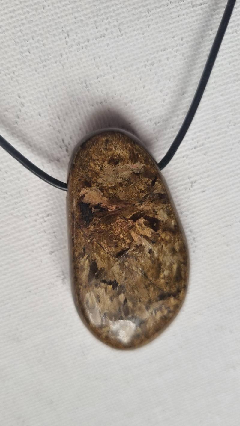 Bronzit Mit Lederband von ElkesEdelsteinstube