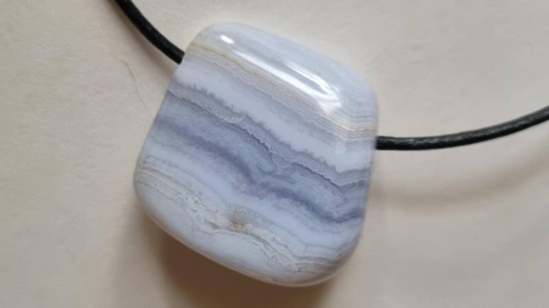 Chalcedon Mit Lederband Chalcedon Mit Lederband von ElkesEdelsteinstube