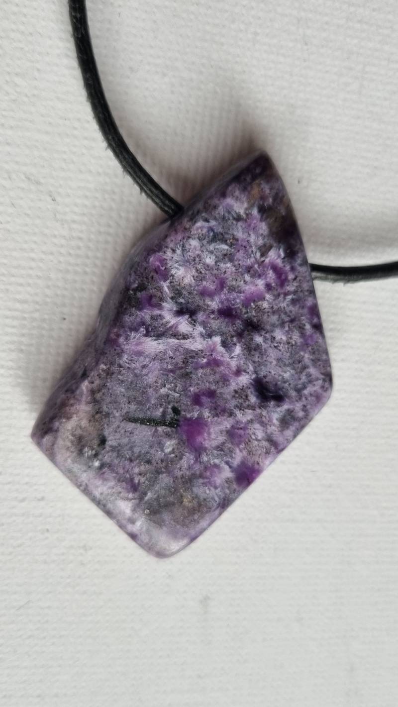 Charoit Mit Lederband von ElkesEdelsteinstube