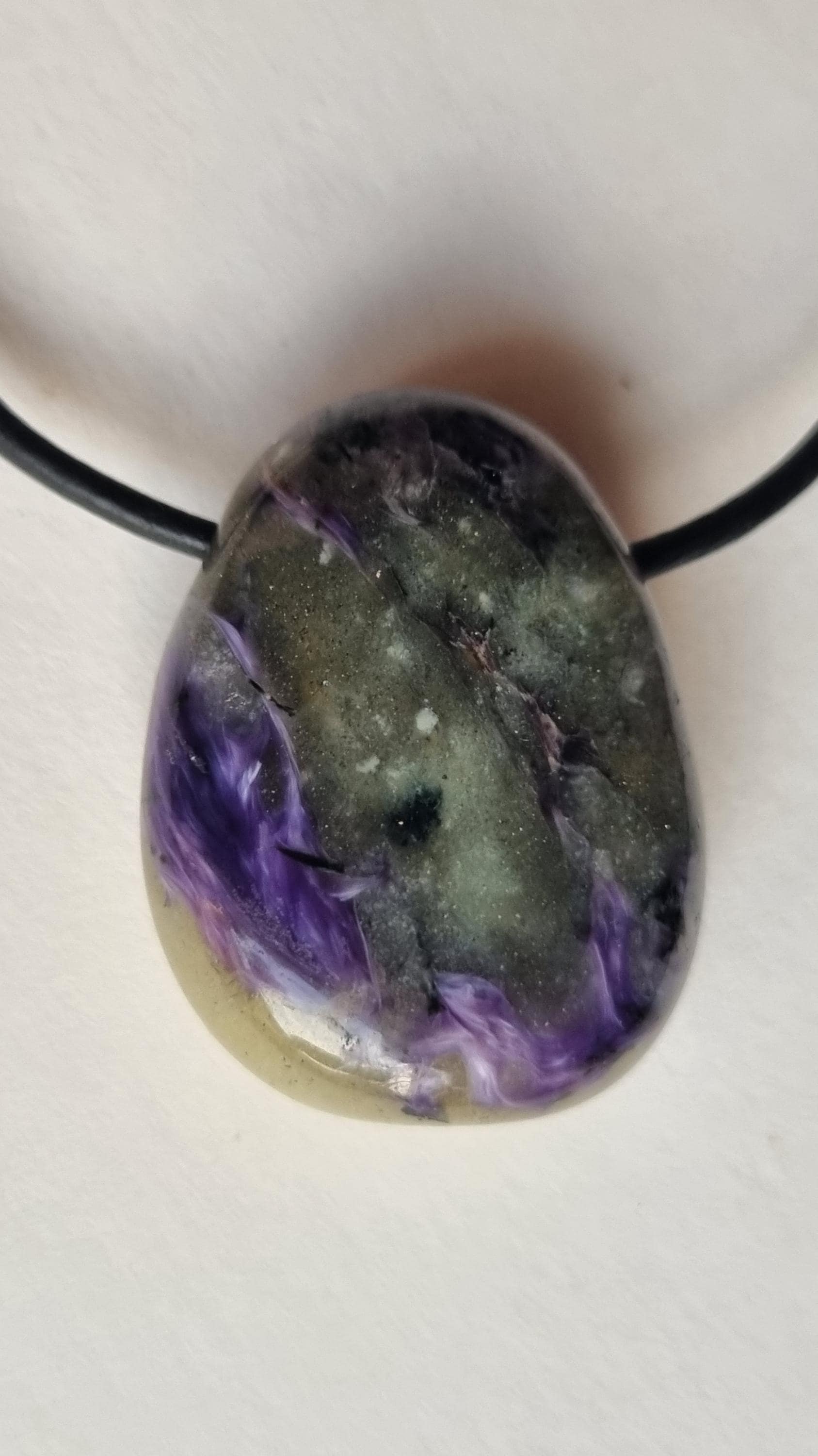 Charoit Mit Lederband von ElkesEdelsteinstube