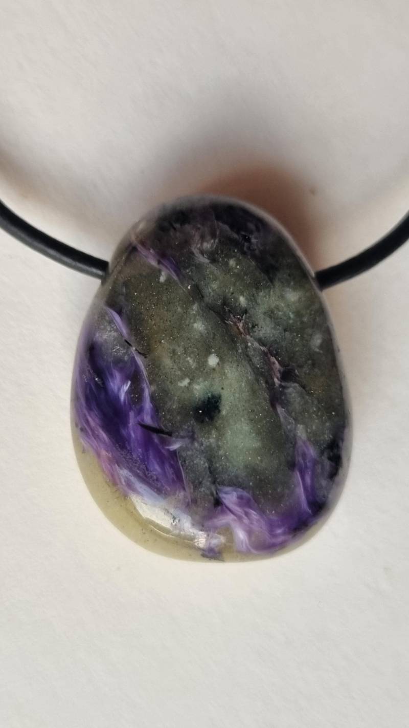 Charoit Mit Lederband von ElkesEdelsteinstube