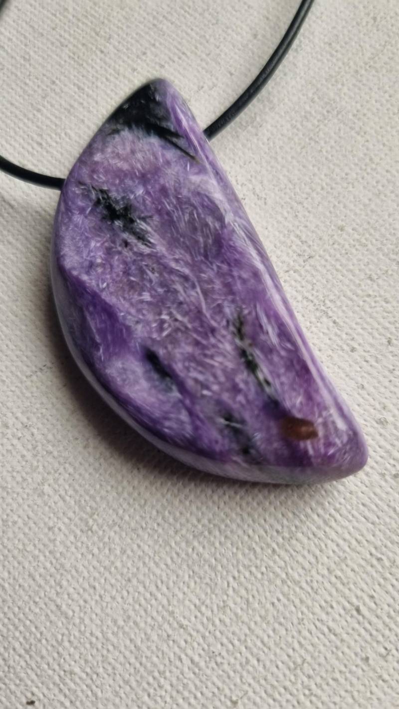 Charoit in Bester Qualität Mit Lederband von ElkesEdelsteinstube