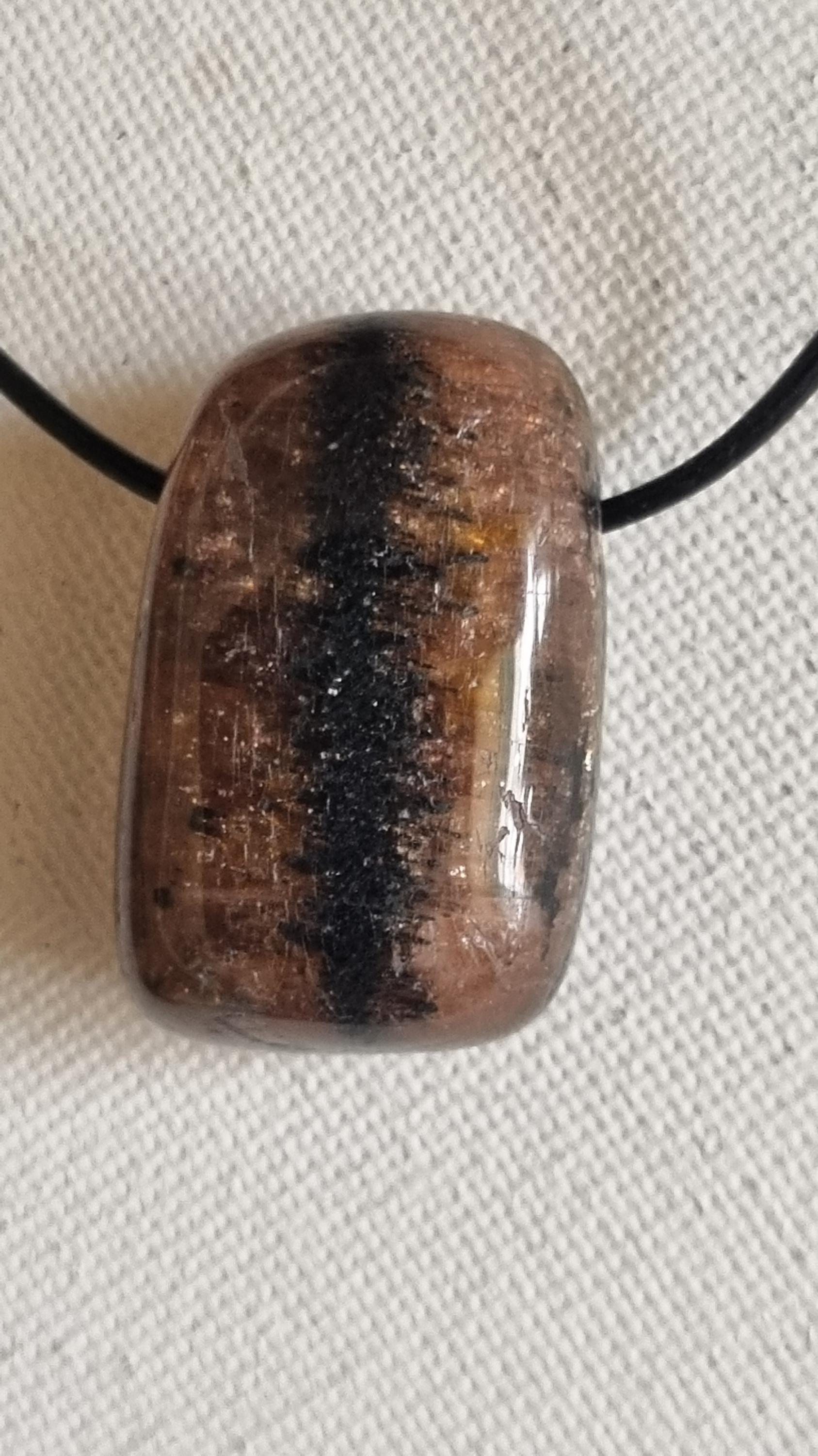 Chiastolith | Kreuzstein, Andalusit Mit Lederband von ElkesEdelsteinstube