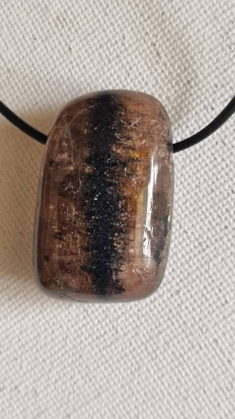 Chiastolith | Kreuzstein, Andalusit Mit Lederband von ElkesEdelsteinstube