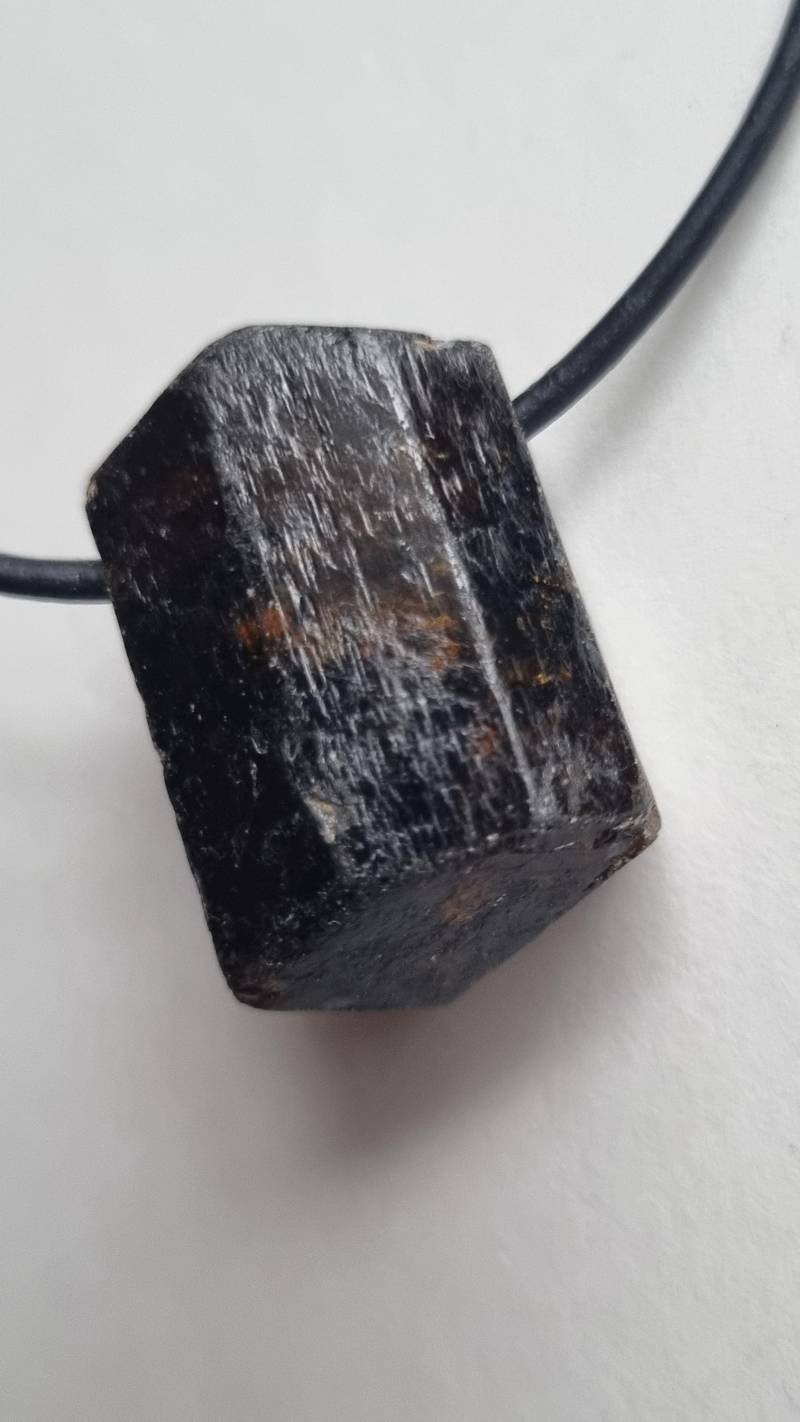 Dravit | Dunkelbrauner Turmalin, Schörl Mit Lederband Dravit | Dunkelbrauner Turmalin, Schörl Mit Lederband von ElkesEdelsteinstube