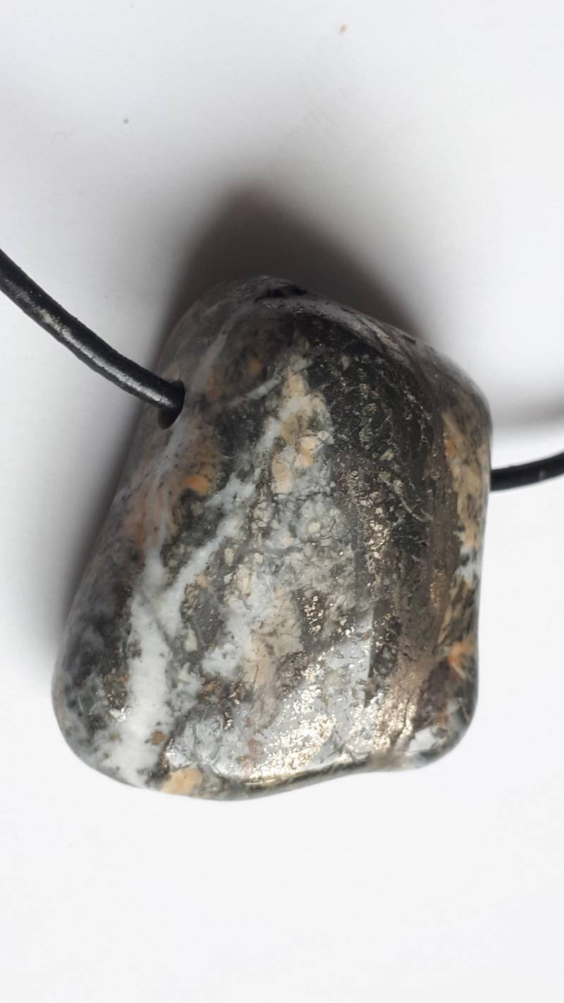 Federpyrit Mit Lederband von ElkesEdelsteinstube