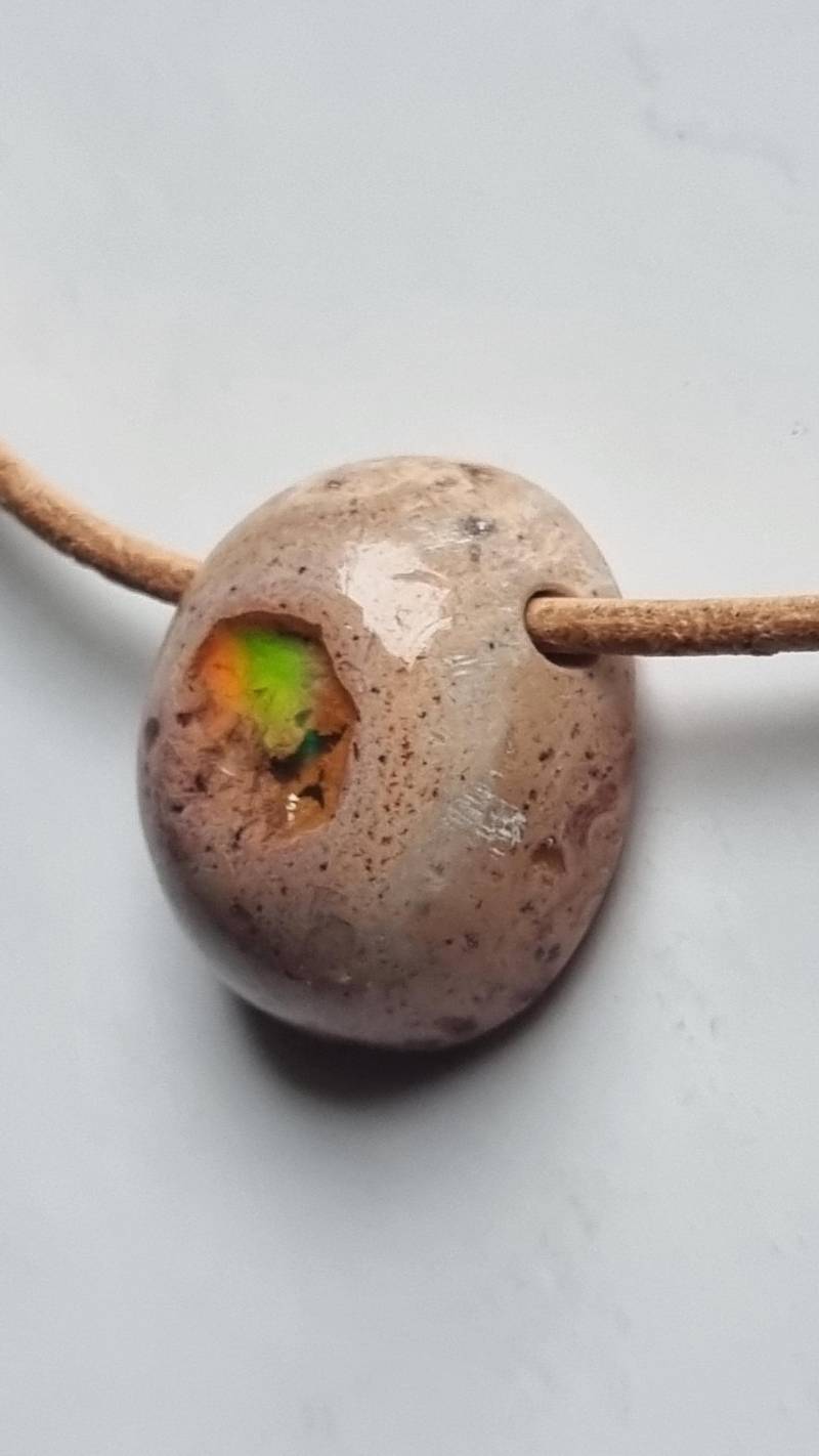 Feueropal Aus Mexiko Mit Lederband, Klein Aber Traumhaft Schön von ElkesEdelsteinstube