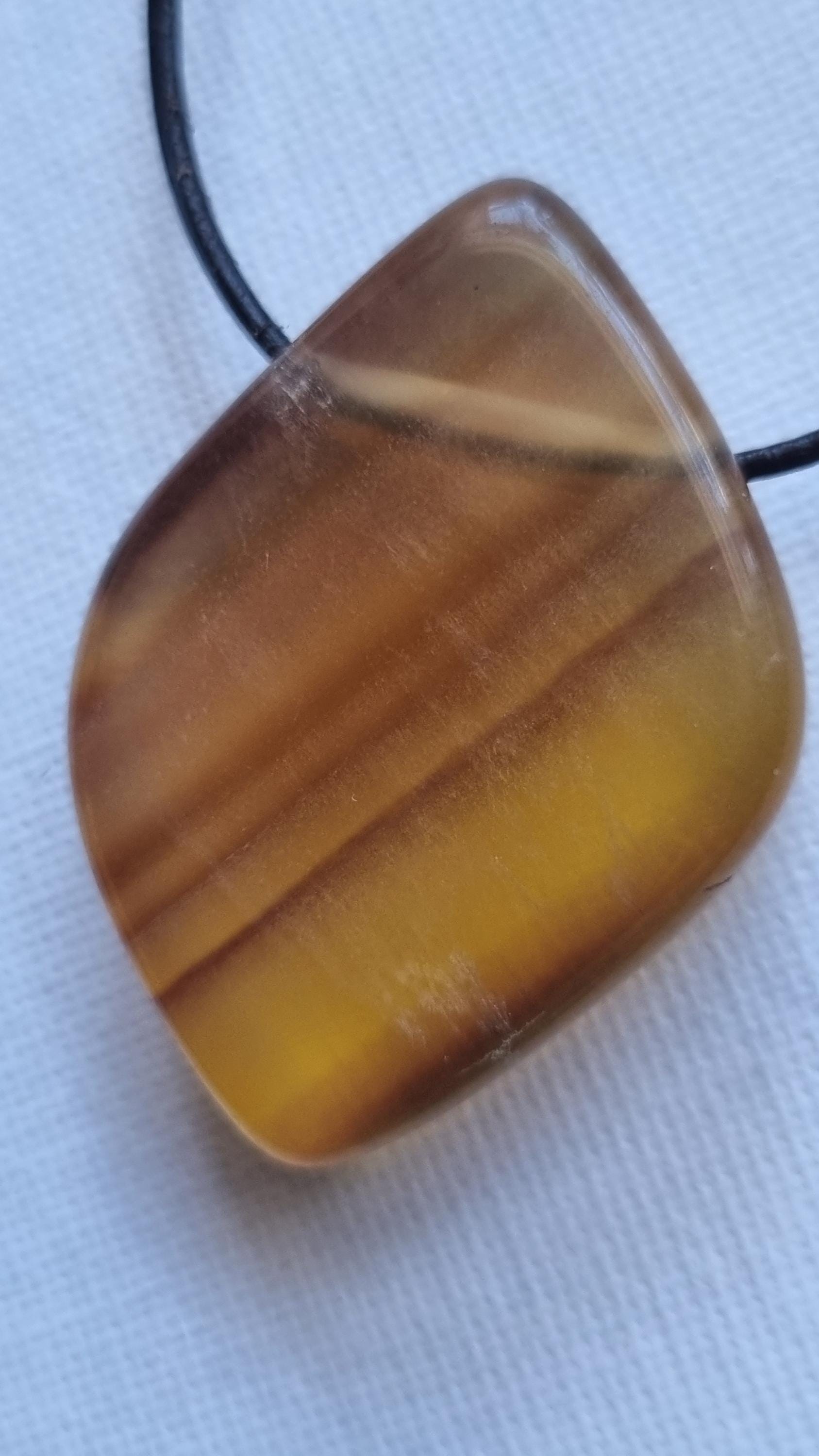 Gelber Fluorit Mit Lederband Gelber Fluorit Mit Lederband von ElkesEdelsteinstube