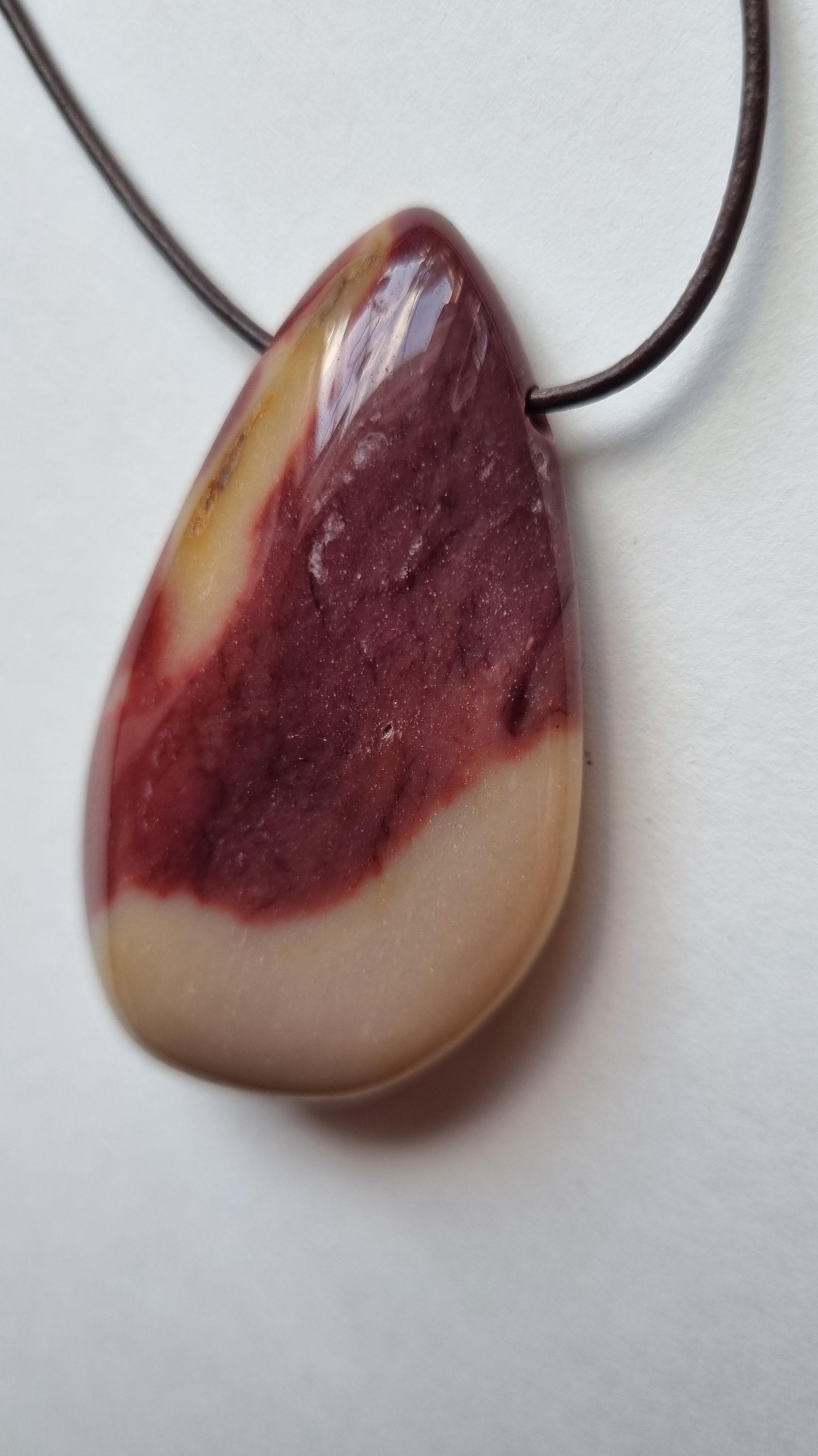 Großer Mookait Mit Lederband von ElkesEdelsteinstube