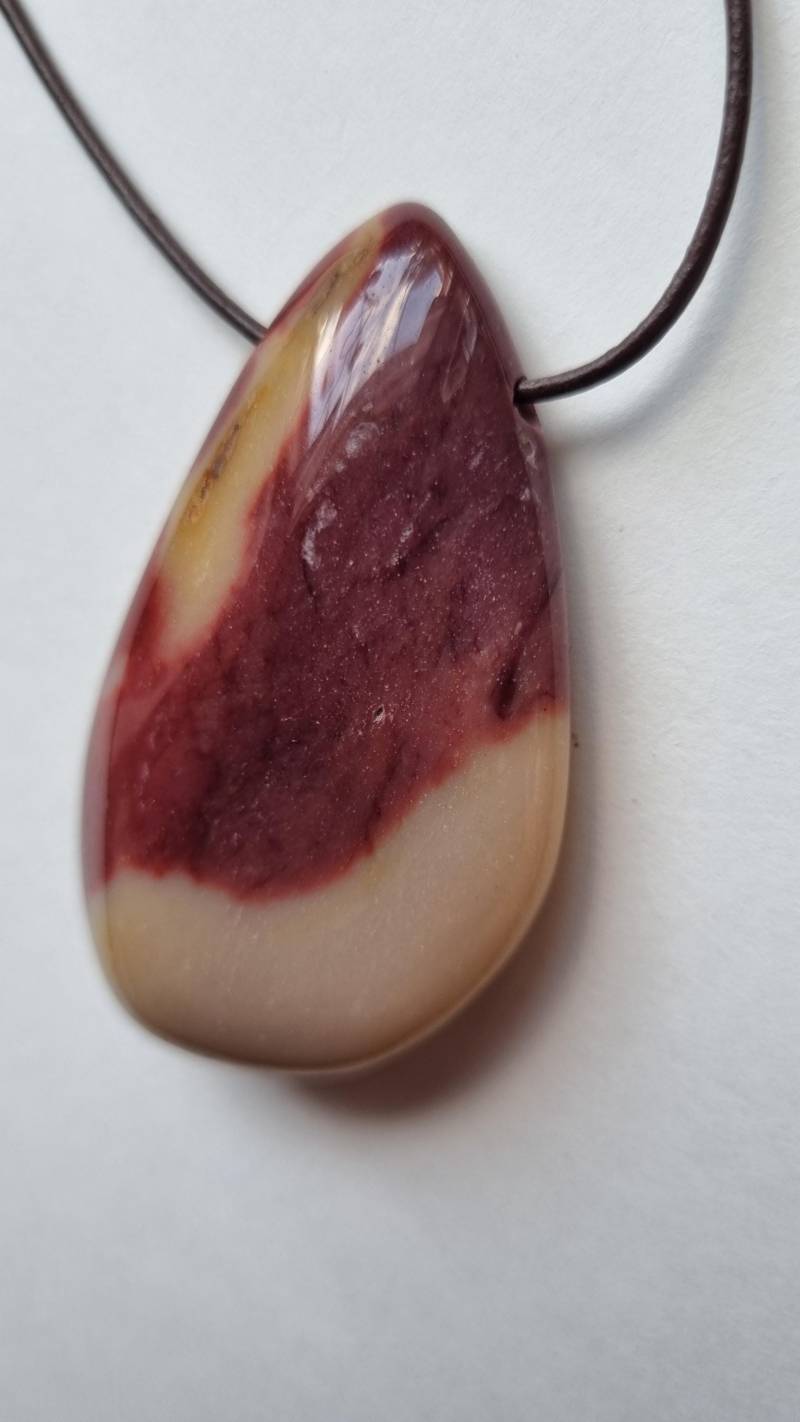 Großer Mookait Mit Lederband von ElkesEdelsteinstube