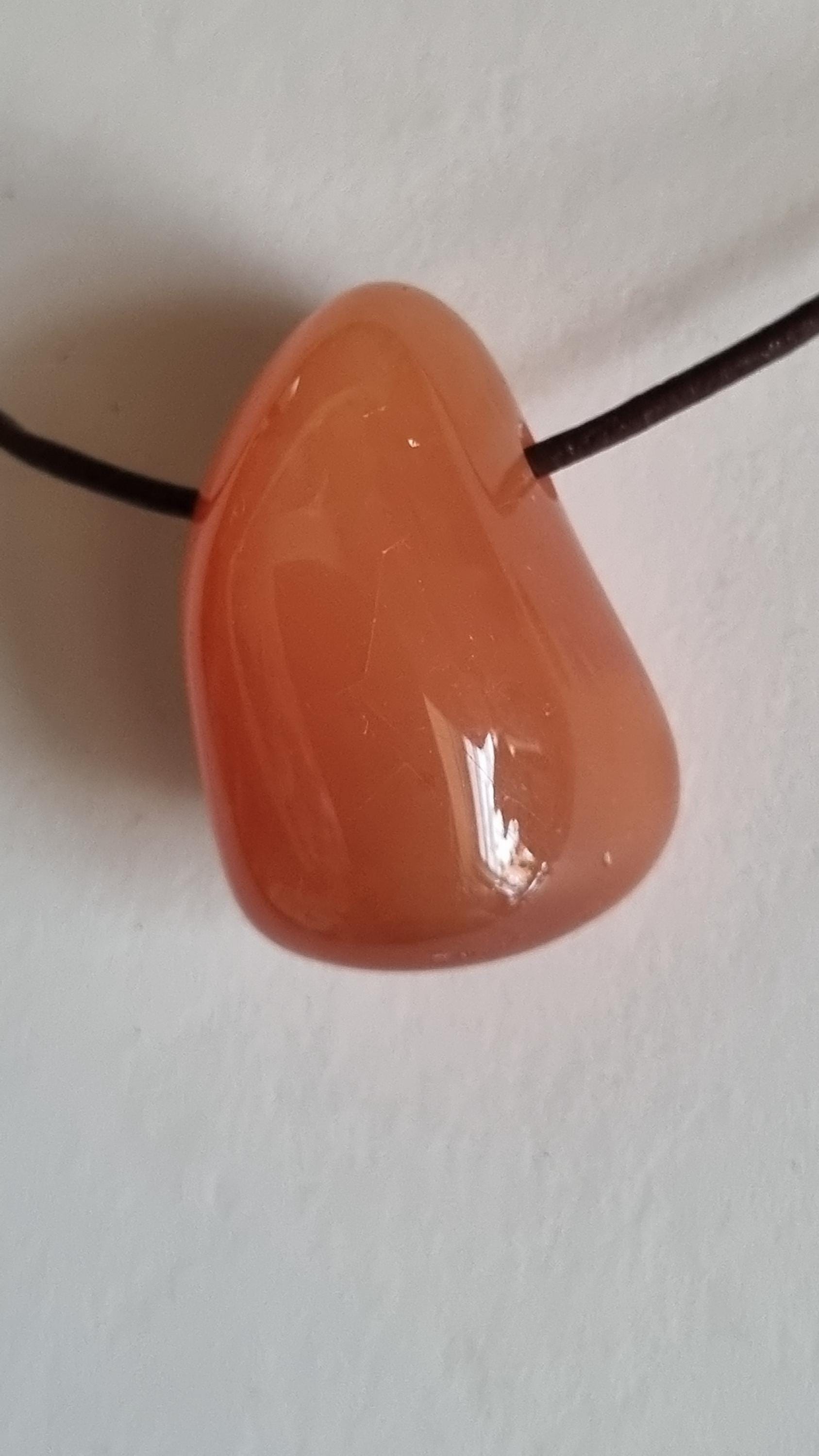 Karneol Mit Lederband von ElkesEdelsteinstube