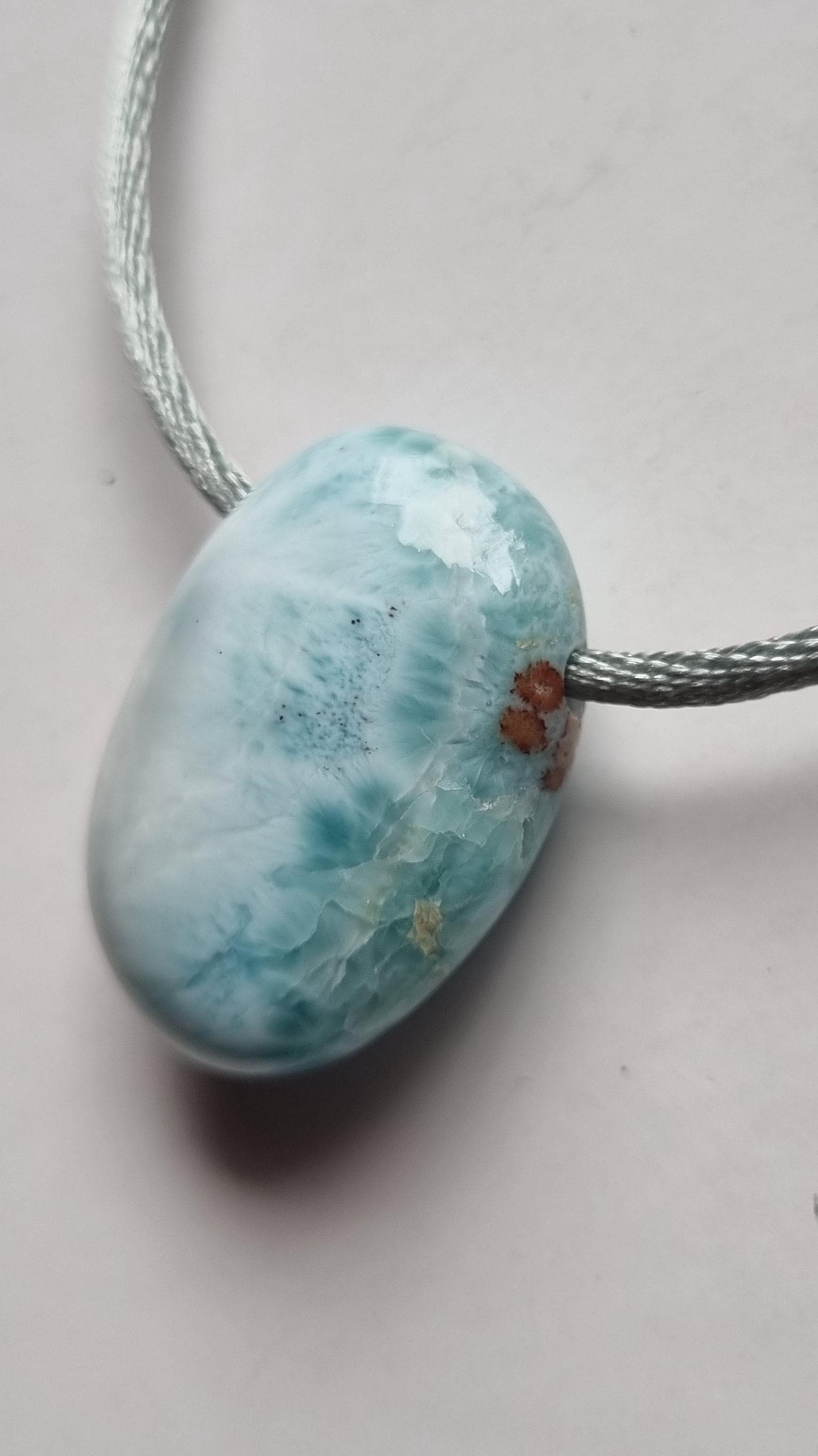 Klein Aber Fein, Larimar Mit Seidenkordel von ElkesEdelsteinstube