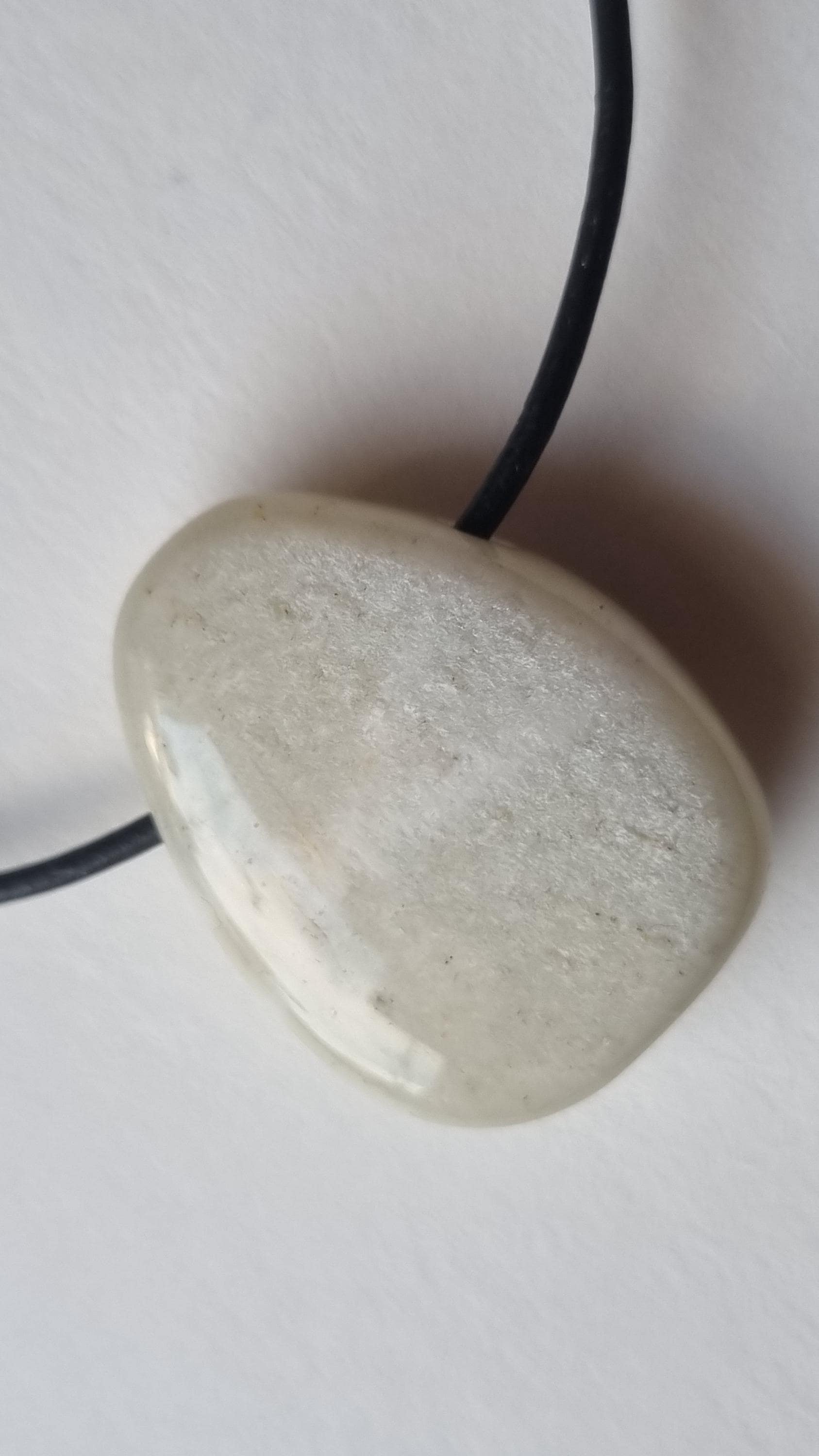 Mondstein Mit Lederband von ElkesEdelsteinstube