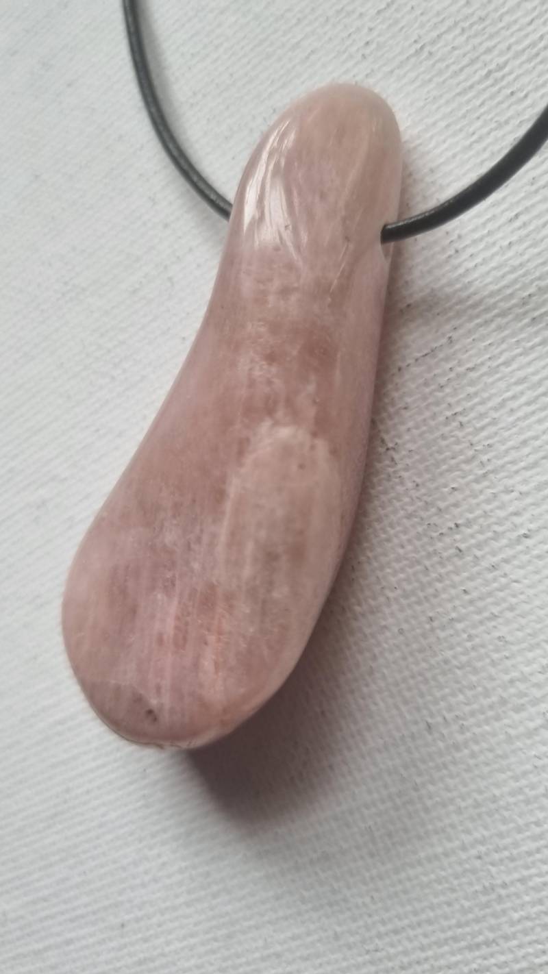 Petalith Mit Lederband von ElkesEdelsteinstube