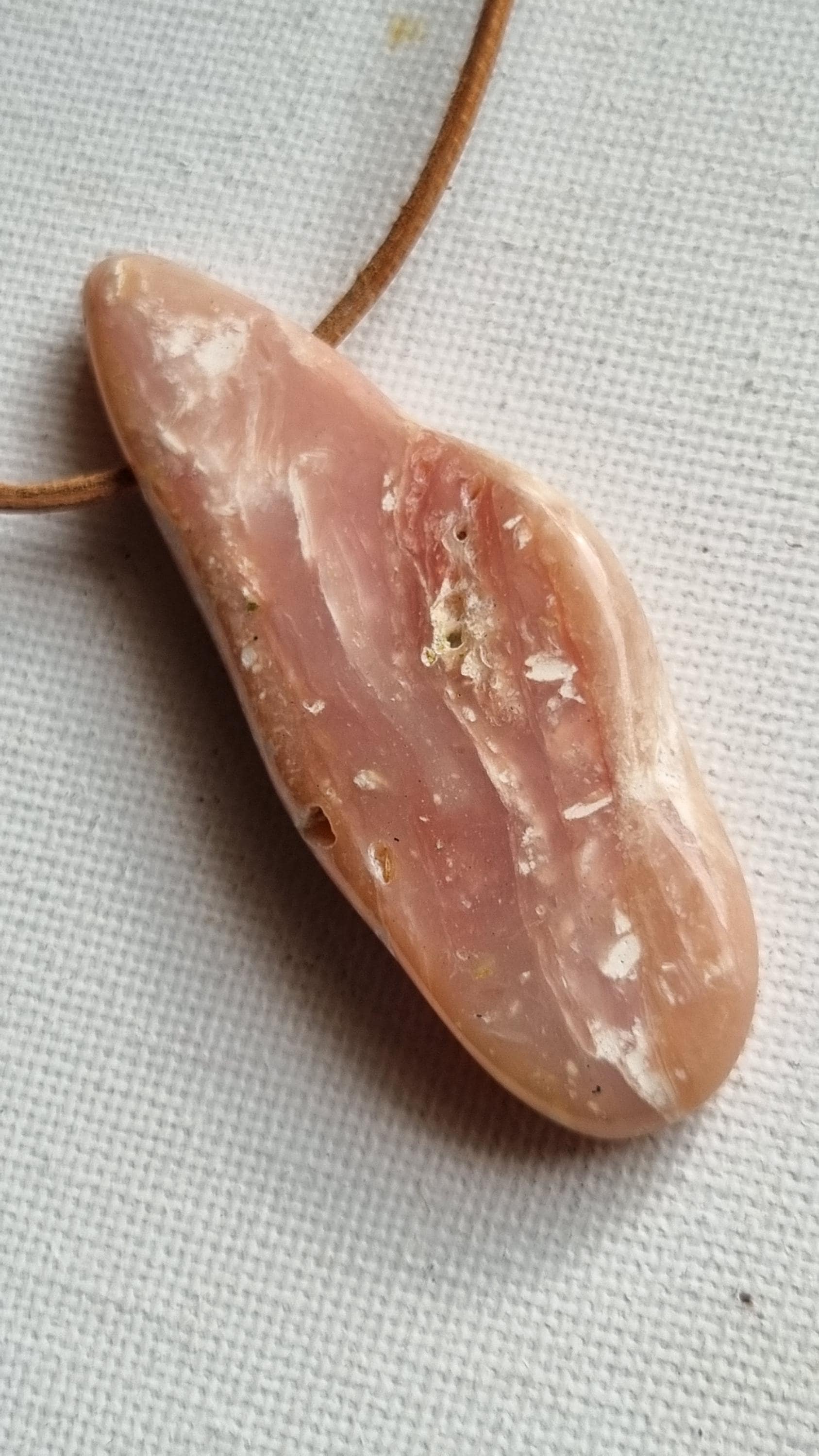 Pink-Opal | Peru Mit Lederband Pink-Opal | Peru Mit Lederband von ElkesEdelsteinstube
